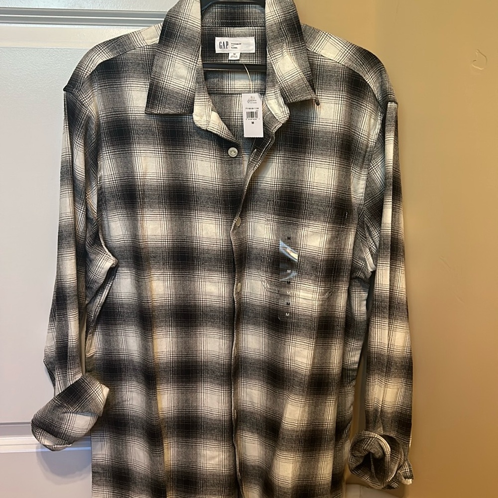 Men’s medium plaid flannel GAP long sleeve shirt